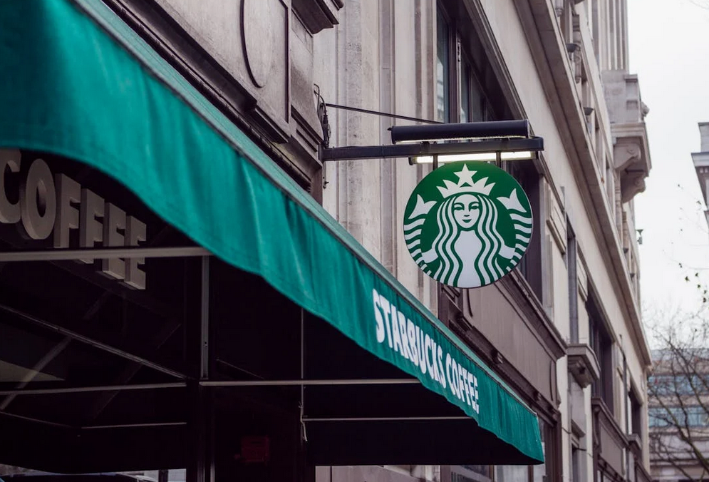 星巴克沒(méi)有一句文案的廣告，卻是吸引人的宣傳